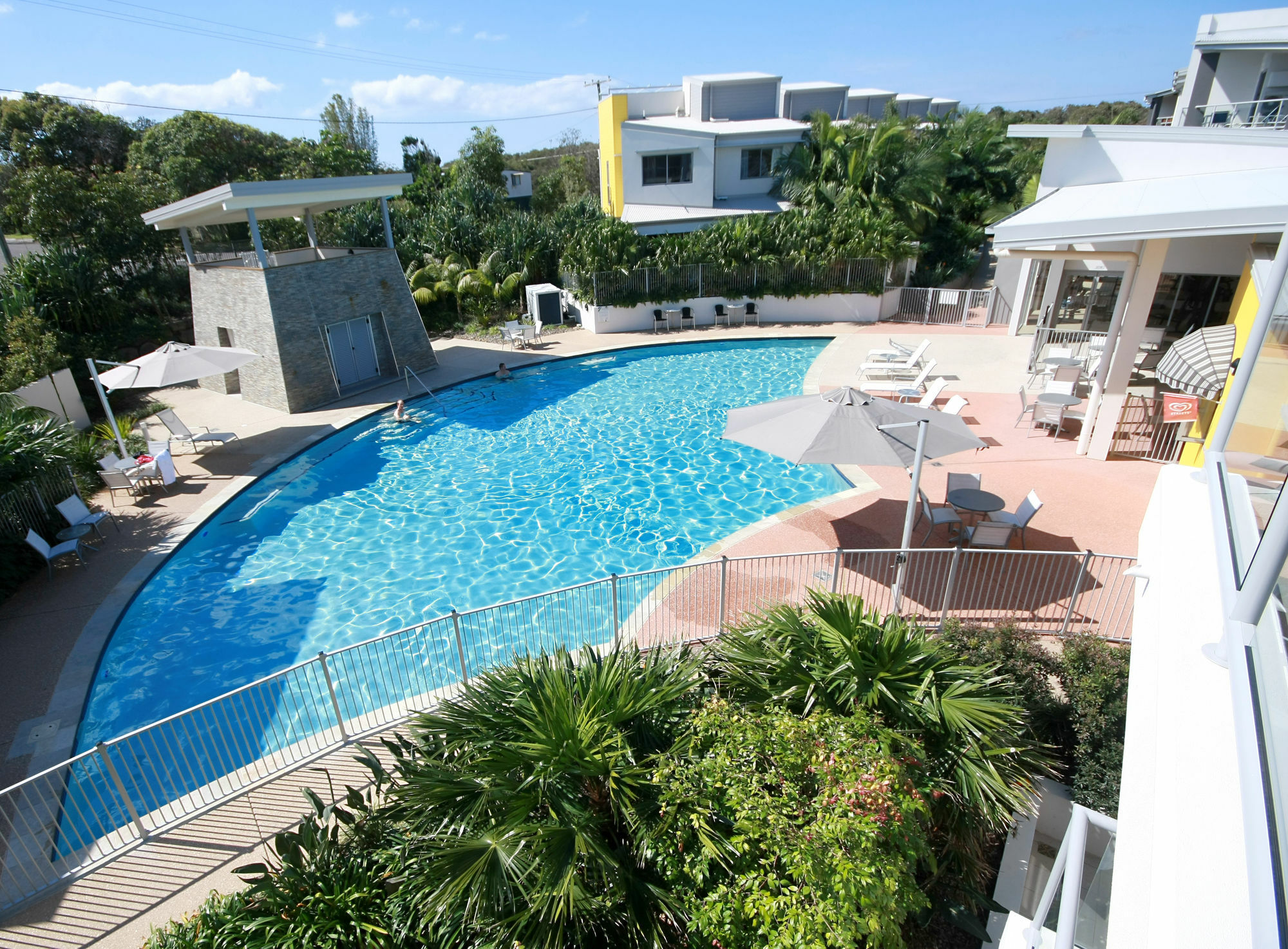 Coolum At The 4*